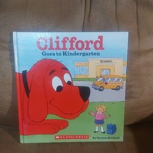 📚 Clifford Goes to Kindergarten Book by Scholastic